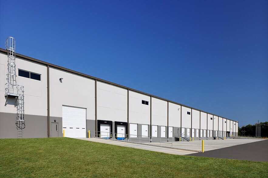 More Photos Of 1500 Perimeter Rd, Greenville Unknown For Lease