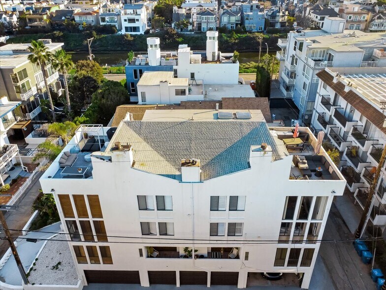 More Photos Of 14 Mast, Marina Del Rey Apartments For Sale