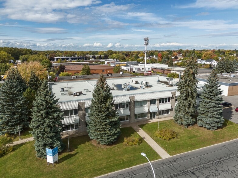 Primary Photo Of 115 Rue de Vaudreuil, Boucherville Light Distribution For Sale