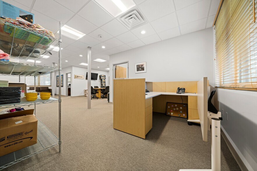 More Photos Of 288 S River Rd, Bedford Medical For Lease