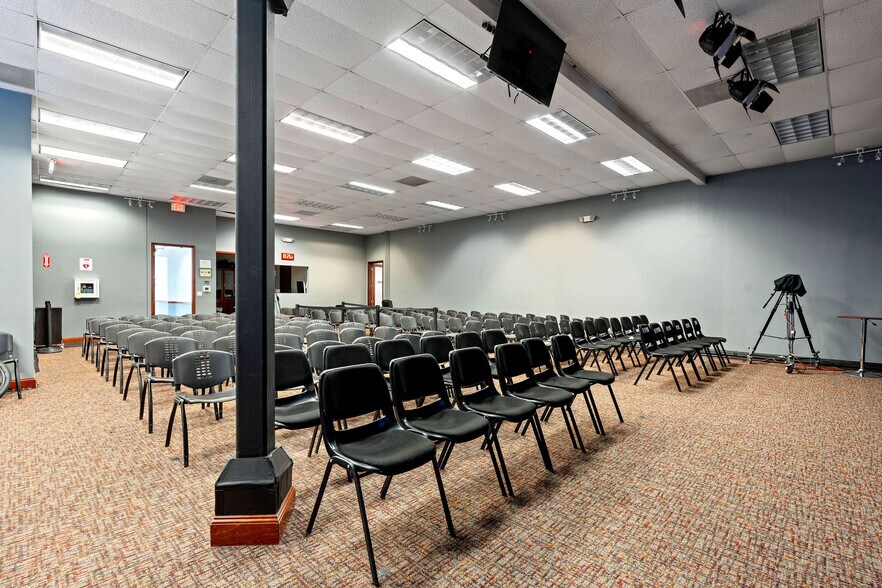 More Photos Of 405-425 SW 148th Ave, Davie Showroom For Sale