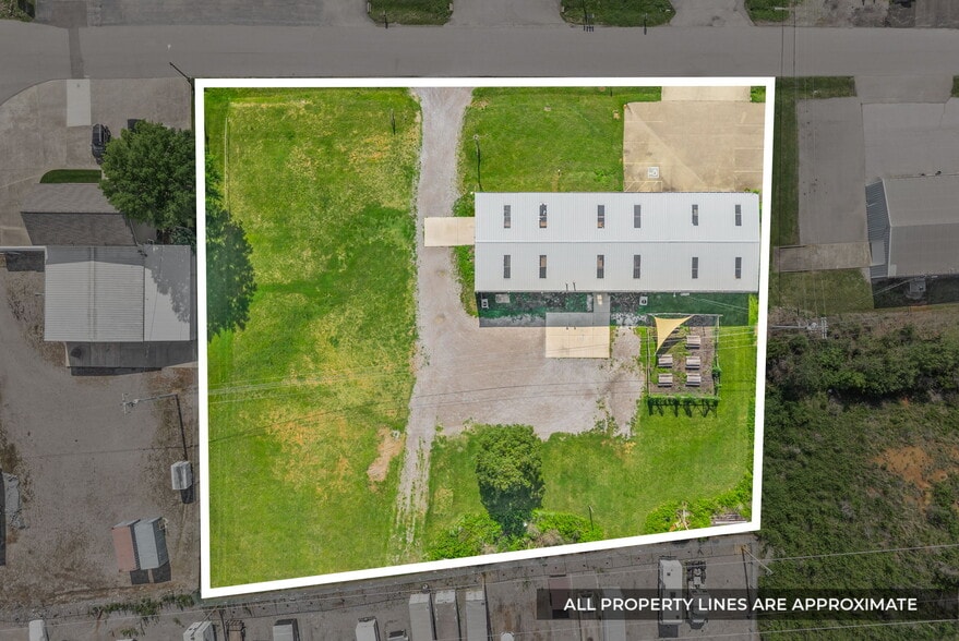 More Photos Of 1761 Jardco Dr, Clarksville Warehouse For Lease