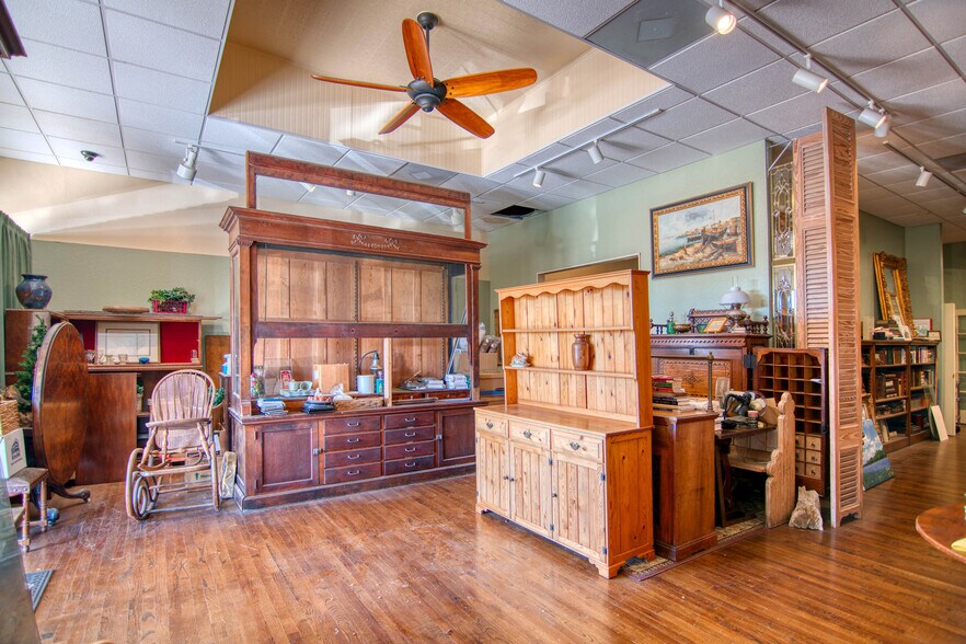 More Photos Of 226 Fort McKavitt St, Mason Hospitality For Sale