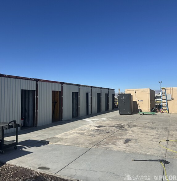 More Photos Of 7940 S Kolb Rd, Tucson Manufacturing For Lease