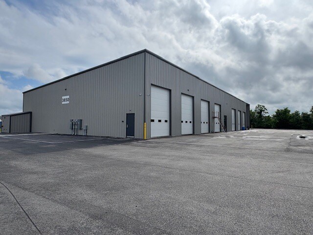 More Photos Of 3850 S Honeysuckle Ln, Rogers Warehouse For Sale