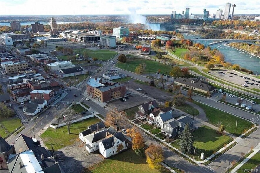 More Photos Of , Niagara Falls Unknown For Sale