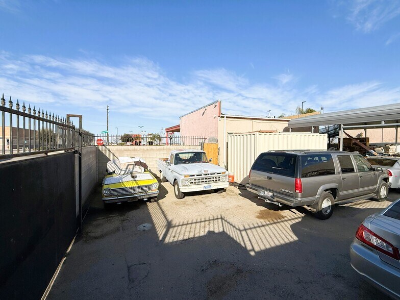 More Photos Of 9517 Weedpatch Hwy, Lamont Auto Repair For Sale