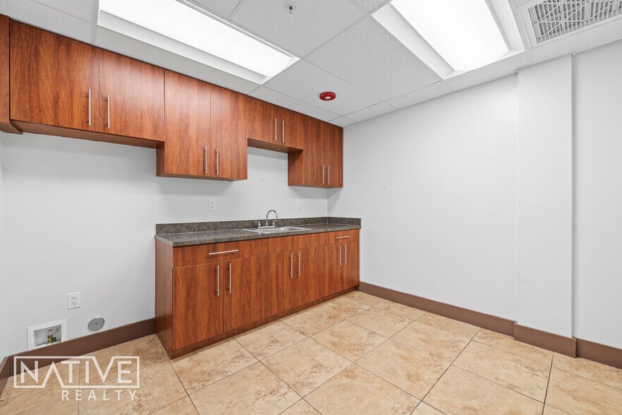 More Photos Of 311-313 E Hallandale Beach Blvd, Hallandale Beach Freestanding For Lease