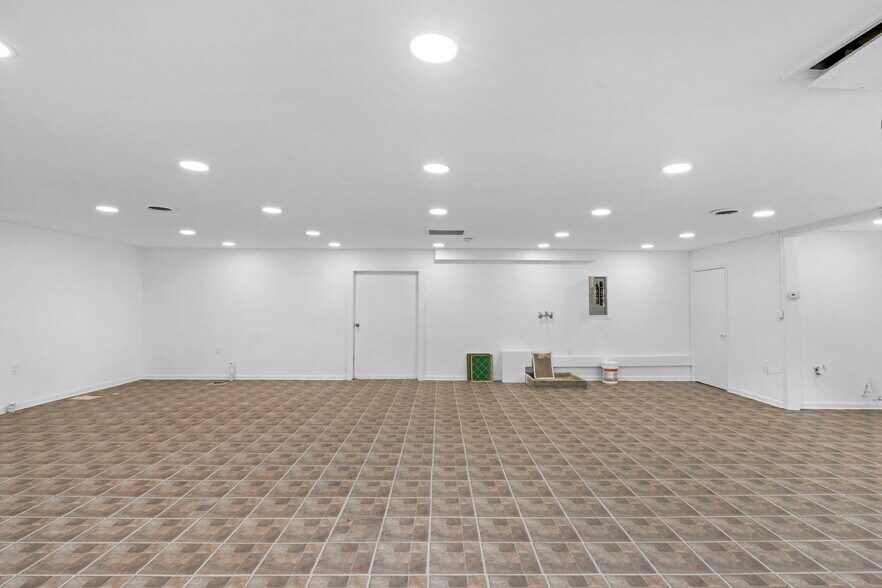 More Photos Of 2215 West Blvd, Charlotte General Retail For Sale