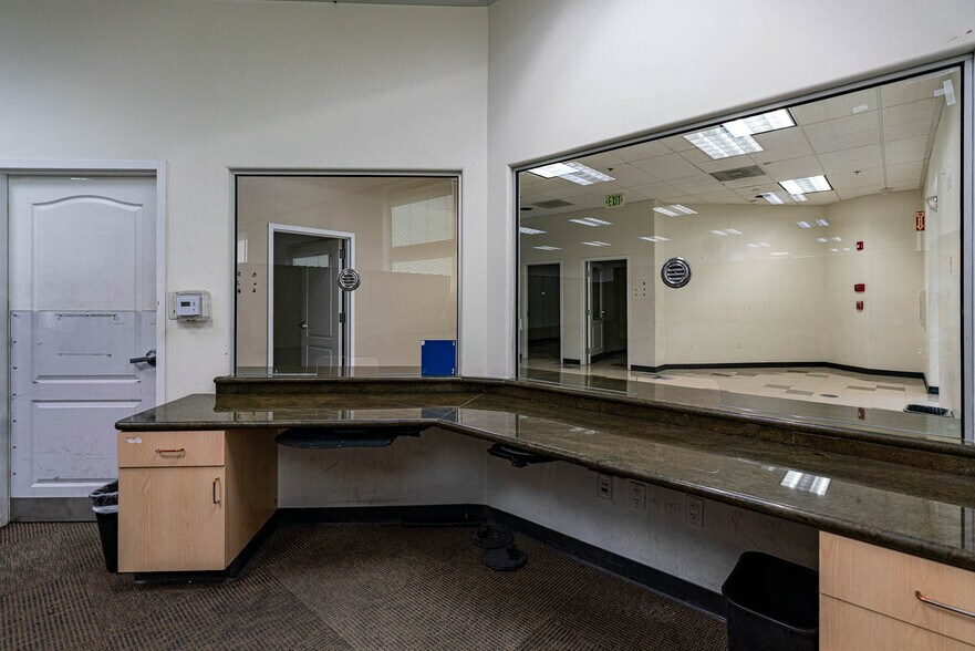 More Photos Of 300-304 E Avenue K6, Lancaster Office For Lease