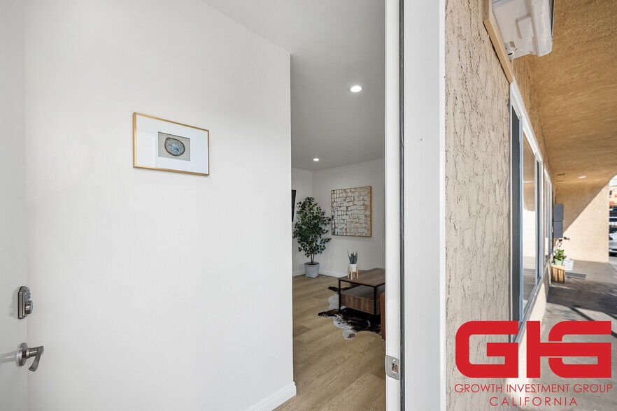 More Photos Of 4214 Montclair St, Los Angeles Apartments For Sale