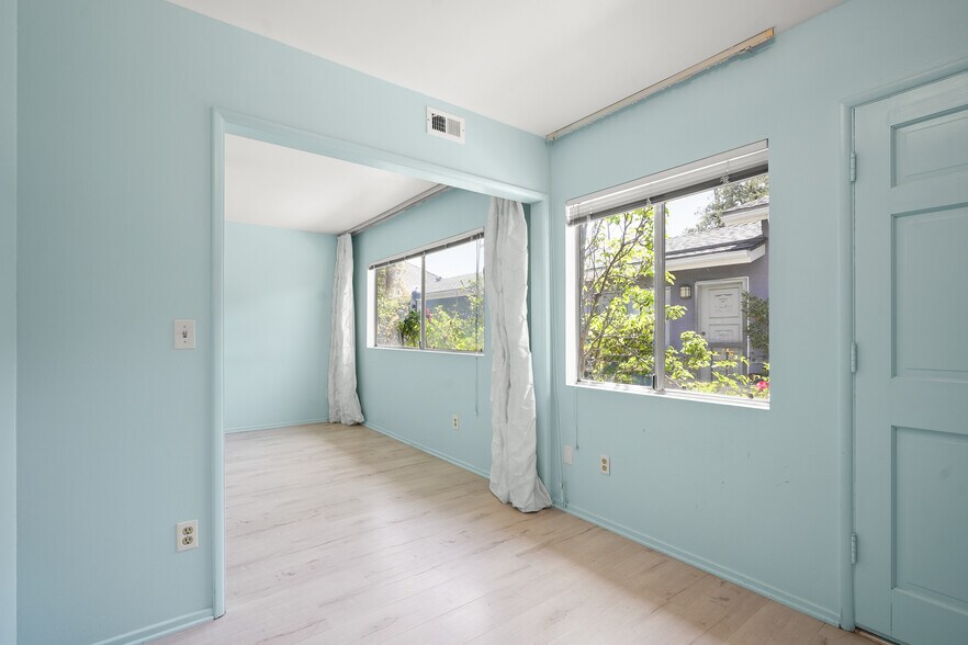 More Photos Of 463 Mariposa Ave, Sierra Madre Apartments For Sale