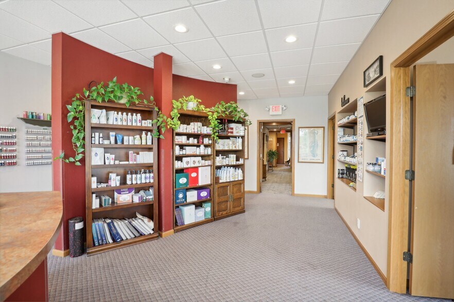 More Photos Of 101 Jones St, Barneveld General Retail For Sale