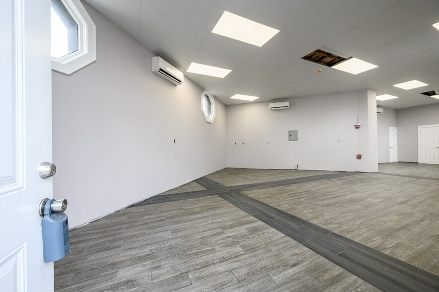 More Photos Of 305 N Stiles St, Linden Convenience Store For Lease