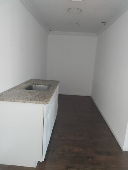 More Photos Of 4861 N Dixie Hwy, Oakland Park Office Residential For Lease