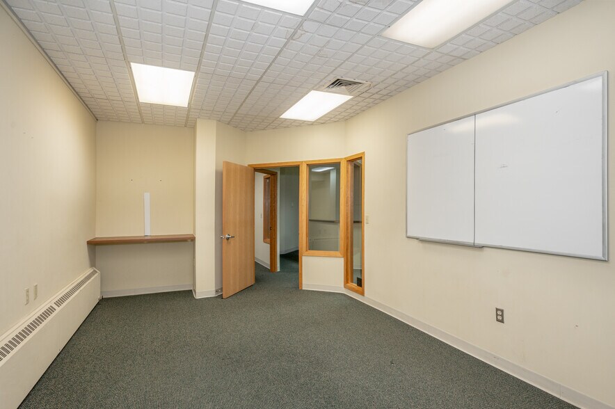 More Photos Of 323 W Superior St, Duluth Storefront Retail Office For Sale