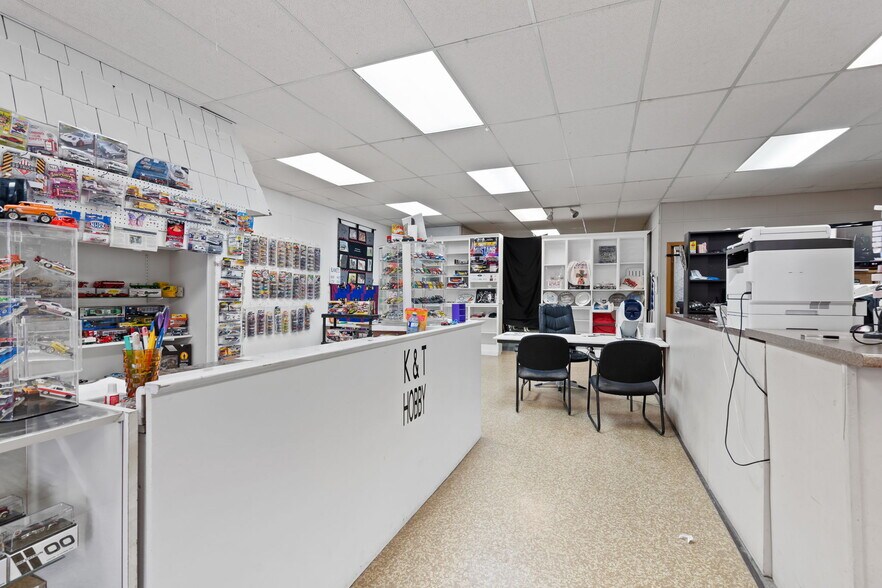 More Photos Of 216 King St, Port Colborne Storefront For Sale