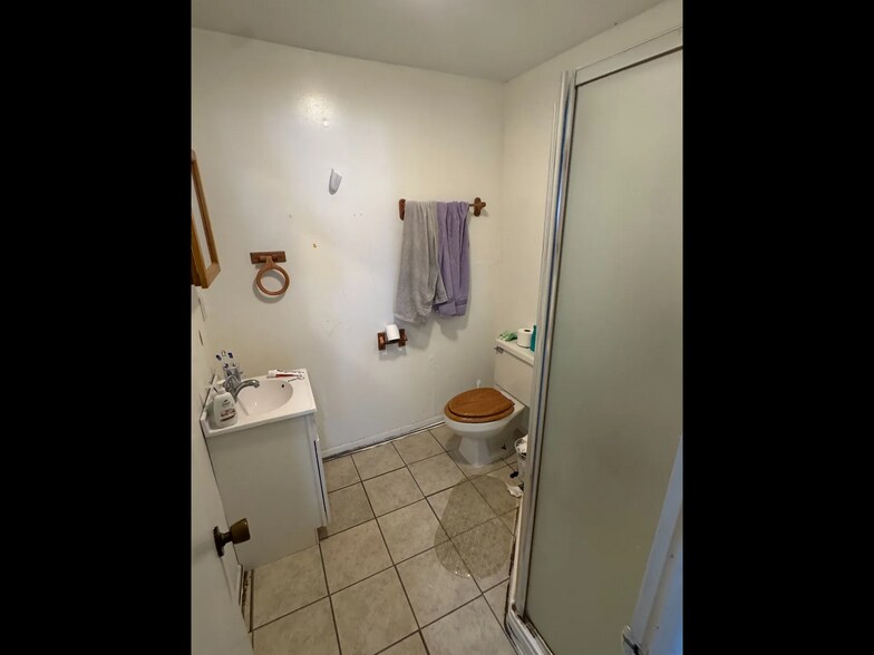 More Photos Of 107 E Jefferson St, Bloomfield Office Residential For Sale