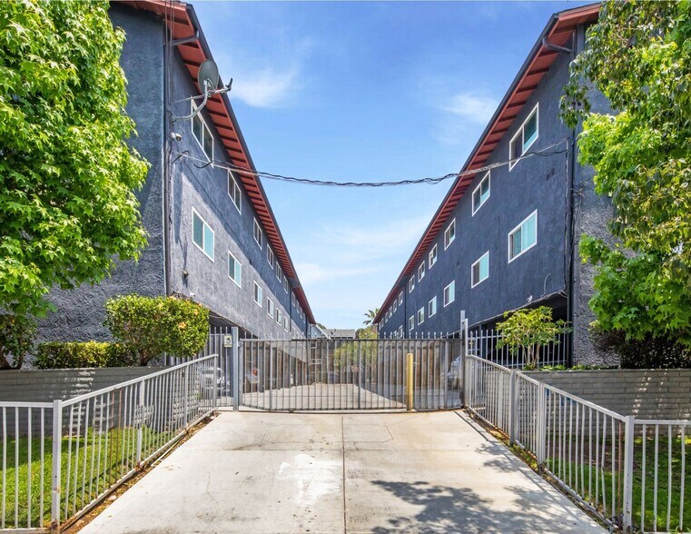 More Photos Of 2202-2208 Michigan Ave, Los Angeles Apartments For Sale