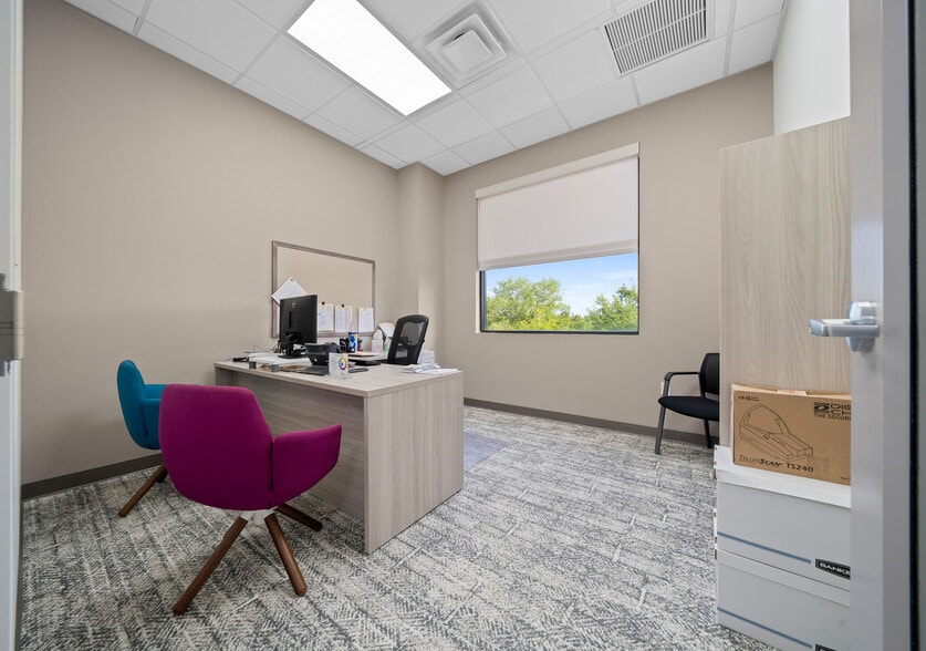 More Photos Of 1930 SW 38th Ave, Ocala Office For Lease