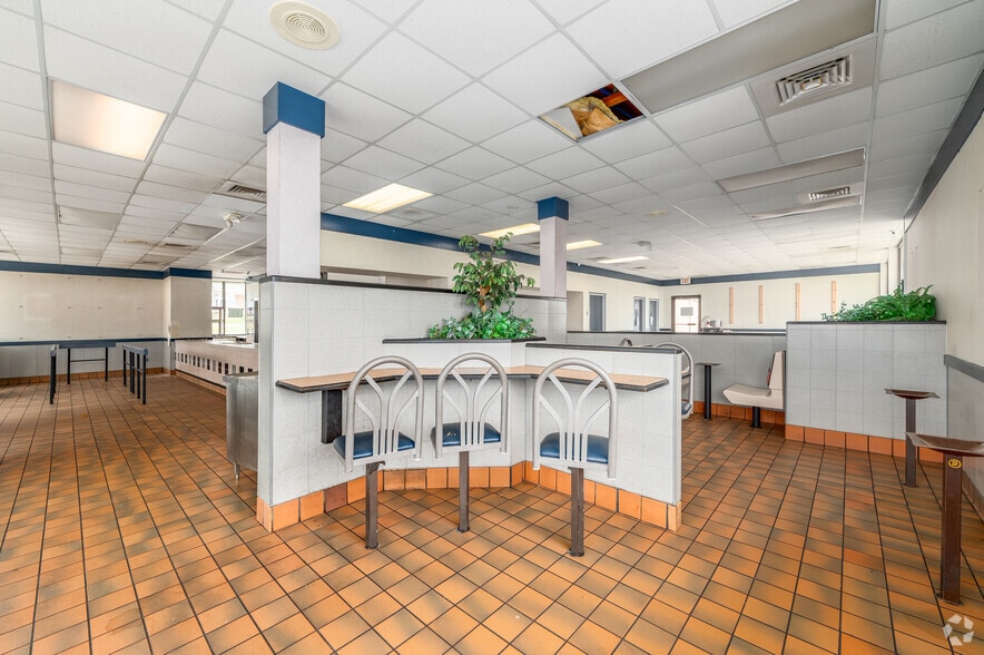 More Photos Of 7677 Broadview Rd, Seven Hills Fast Food For Sale