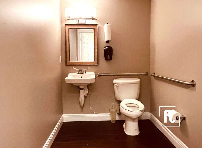 More Photos Of 2662-2698 SE Willoughby Blvd, Stuart Office For Sale