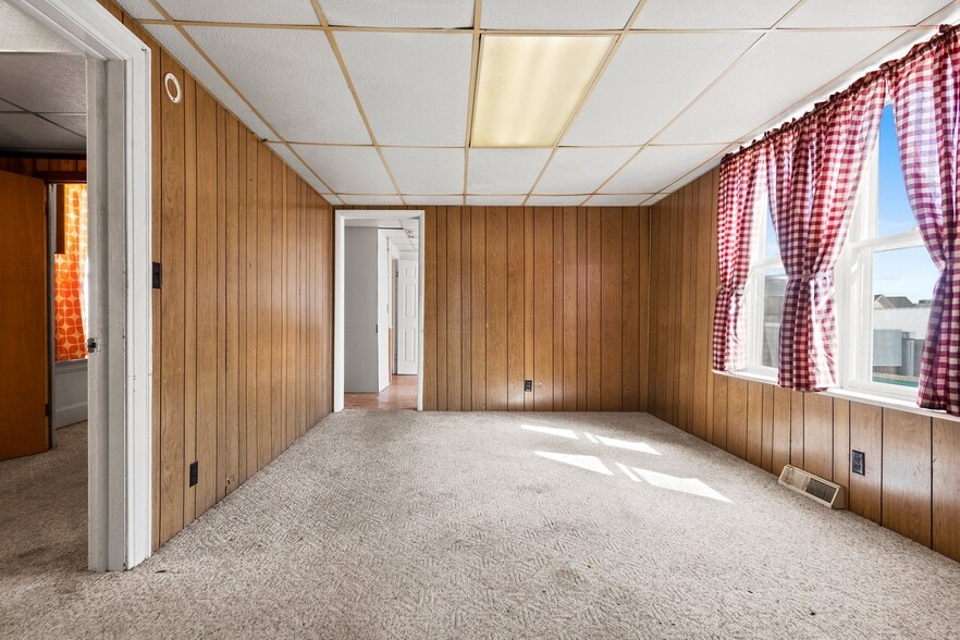 More Photos Of 1308 Washington St, Manitowoc Office For Sale