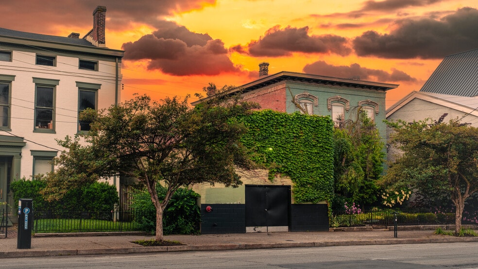 More Photos Of 614 E Market St, Louisville Restaurant For Sale