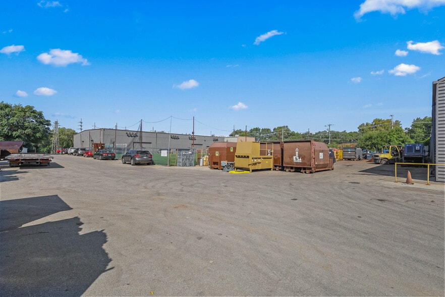 More Photos Of 85-125 Hankes Ave, Aurora Warehouse For Sale