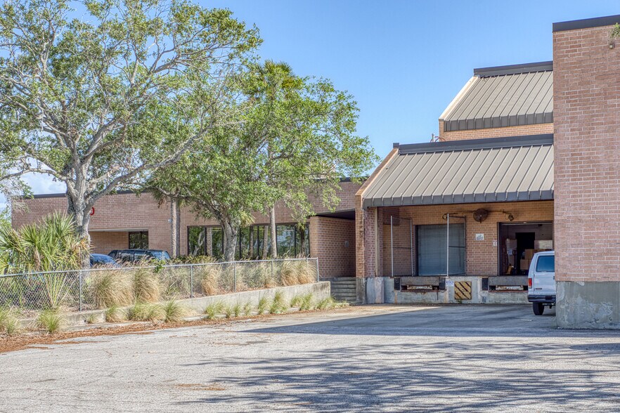 More Photos Of 1800 University Pky, Sarasota Warehouse For Sale
