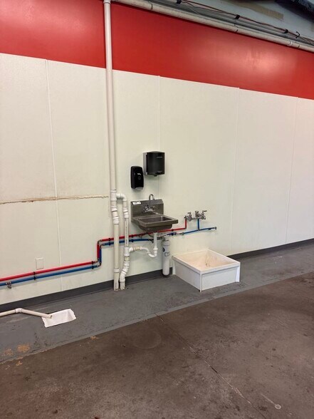 More Photos Of 601 Van Dorn St, Lincoln Warehouse For Lease