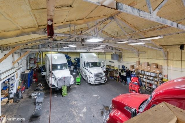 Primary Photo Of 17620 Chicago Ave, Lansing Service For Lease