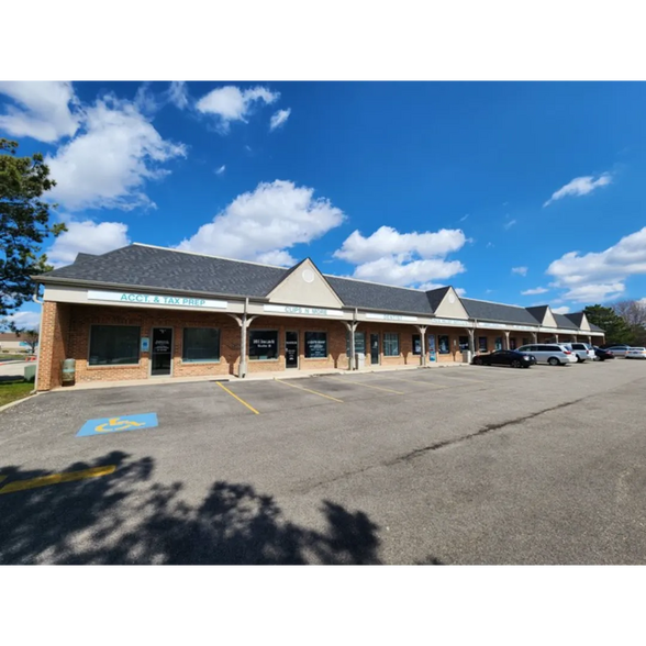 Primary Photo Of 2450 Grass Lake Rd, Lindenhurst Storefront For Lease