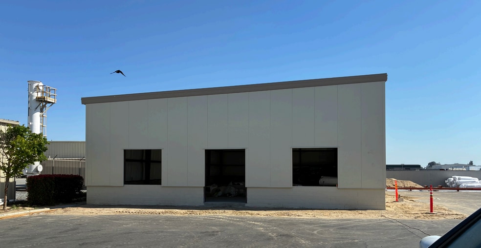 Primary Photo Of 10331-10337 W Goshen Ave, Visalia Warehouse For Lease