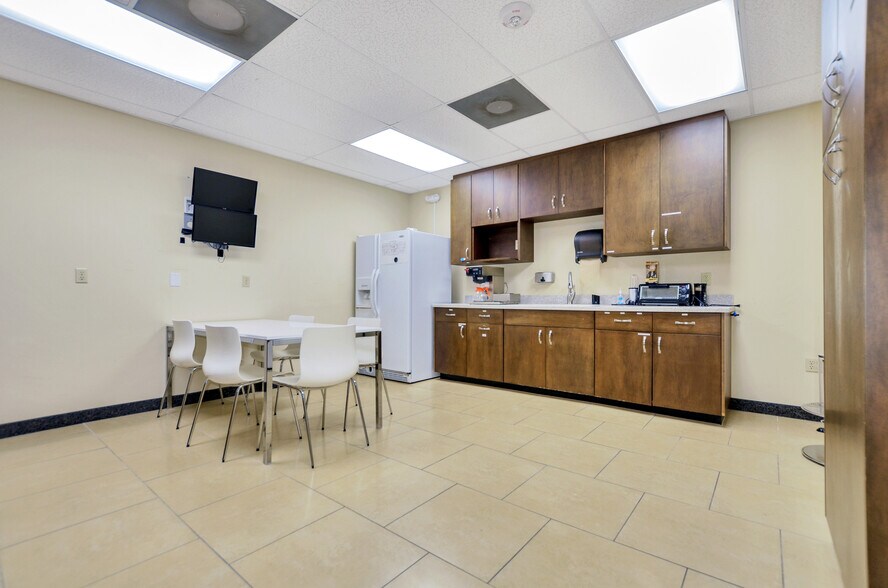 More Photos Of 829 W Martin Luther King Blvd, Tampa Medical For Lease