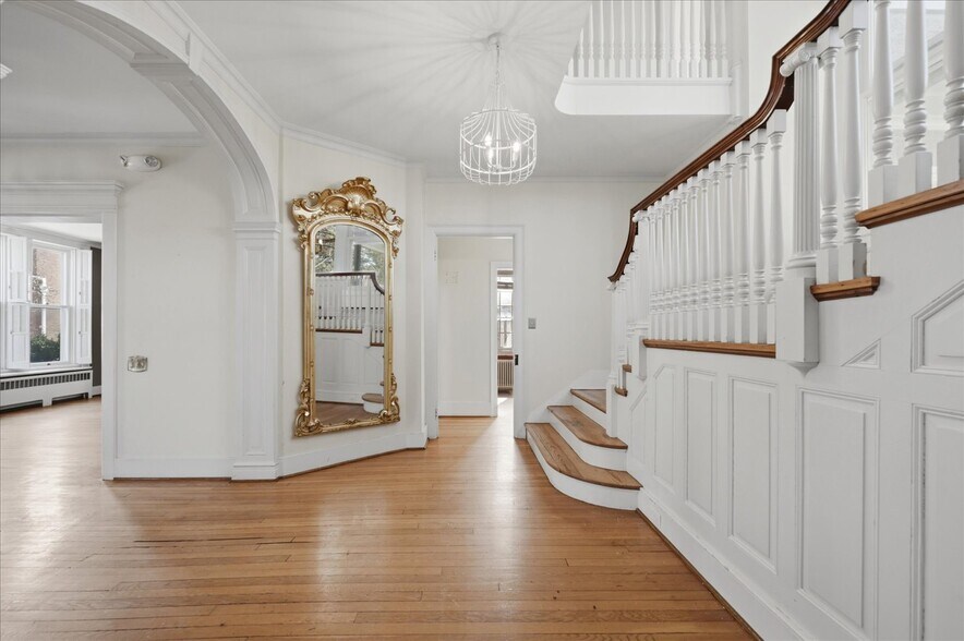 More Photos Of 217 W Boscawen St, Winchester Restaurant For Sale