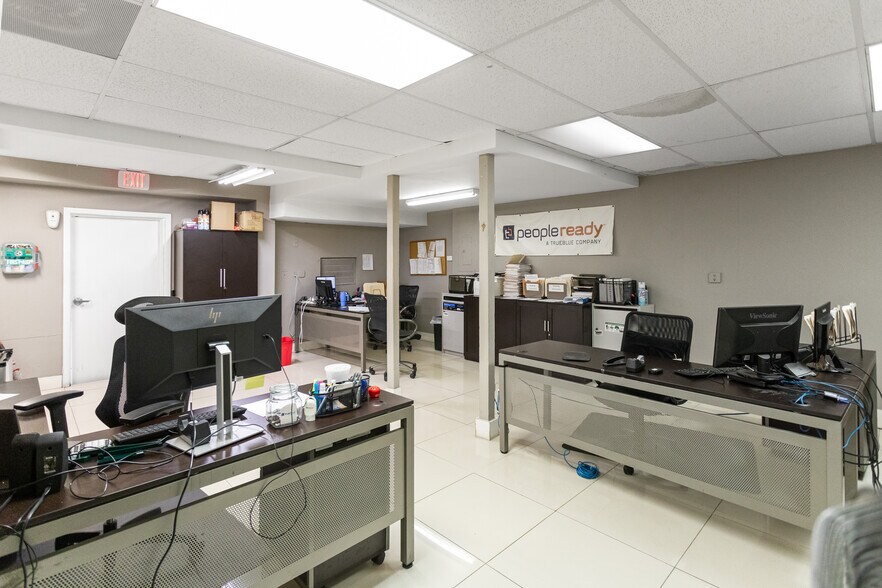 More Photos Of 2025 N Dixie Hwy, Pompano Beach Storefront Retail Office For Sale