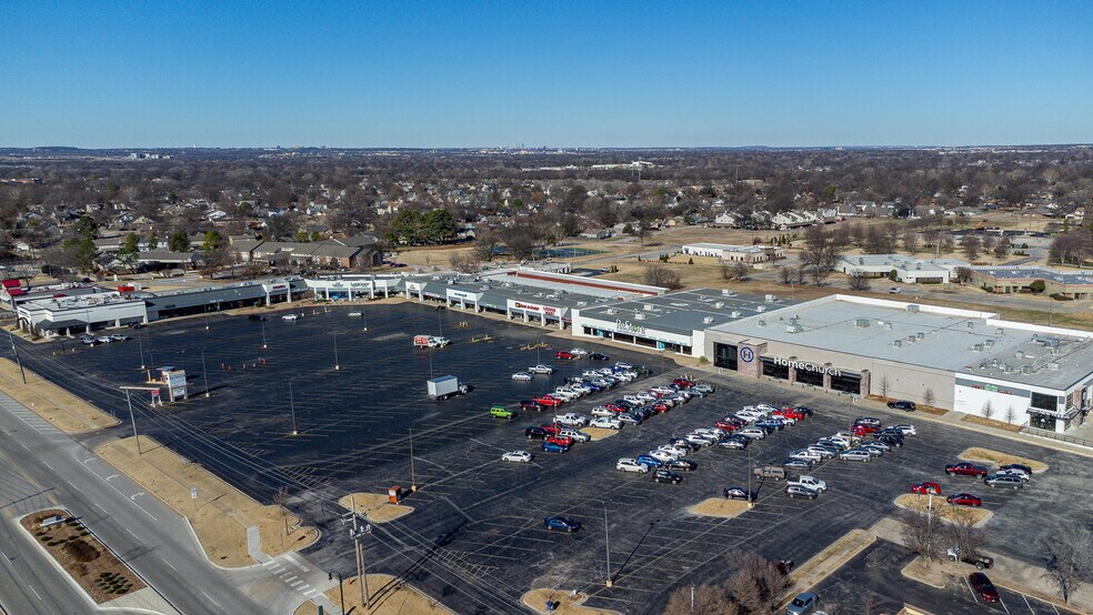 More Photos Of 728-732 W New Orleans St, Broken Arrow Unknown For Lease