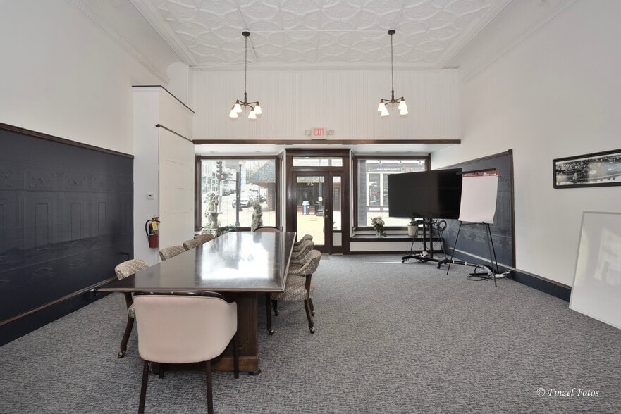 More Photos Of 20 Douglas Ave, Elgin Office For Sale