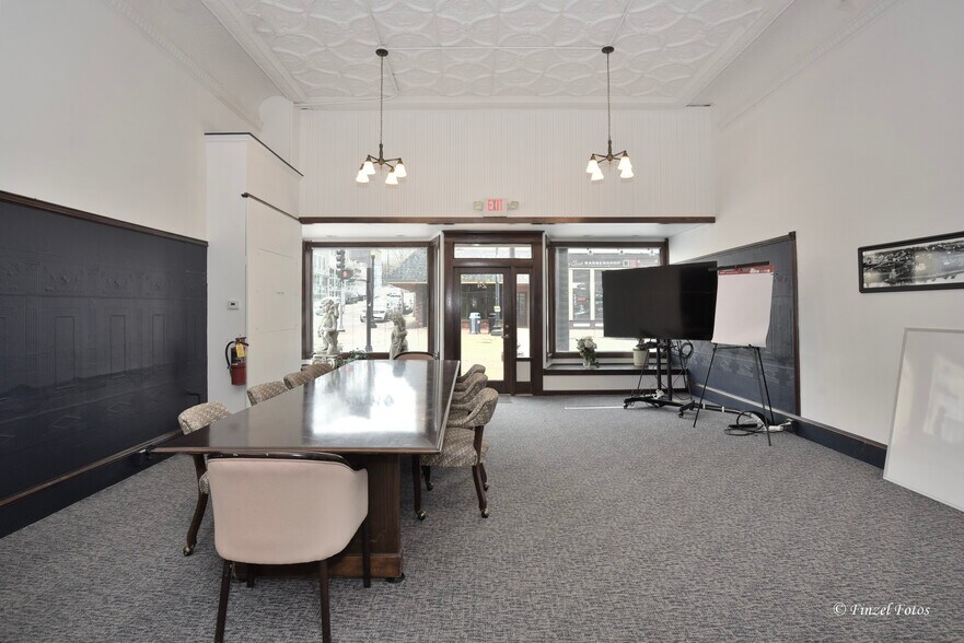 More Photos Of 20 Douglas Ave, Elgin Office For Sale