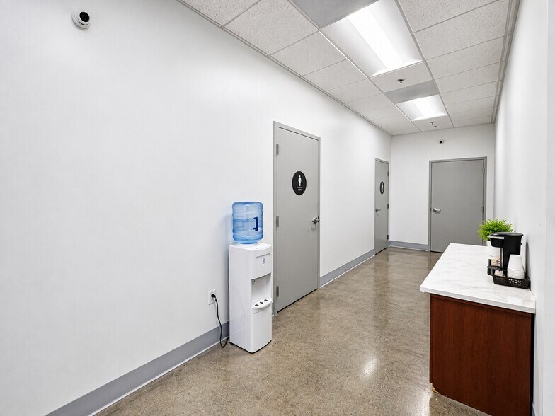 More Photos Of 9419 Mason Ave, Chatsworth Manufacturing For Lease