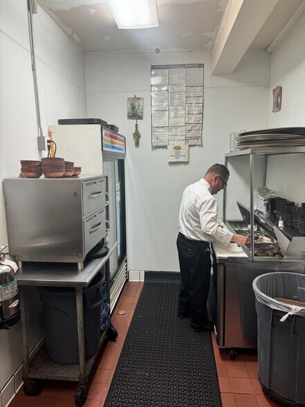 More Photos Of 7111 Pacific Blvd, Huntington Park Restaurant For Sale