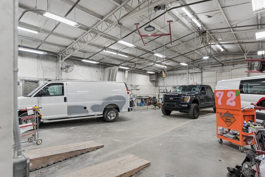 More Photos Of 103-107 Mallard Dr, Hendersonville Warehouse For Sale