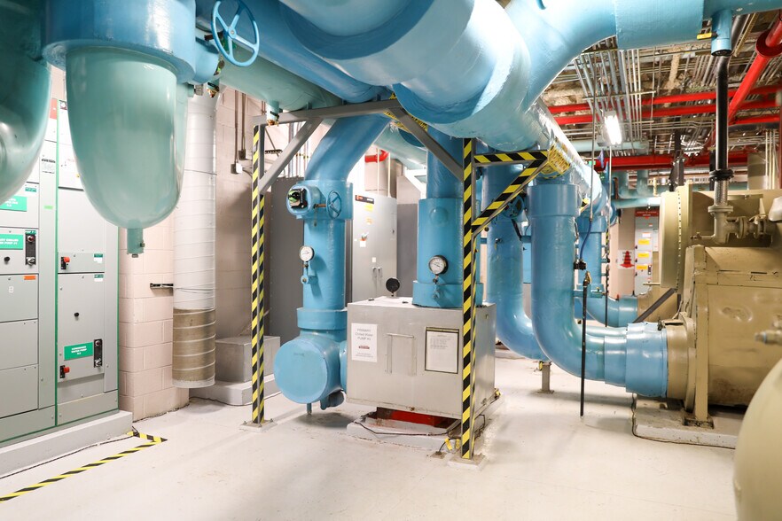 More Photos Of 1001 Windward Concourse, Alpharetta Industrial For Lease