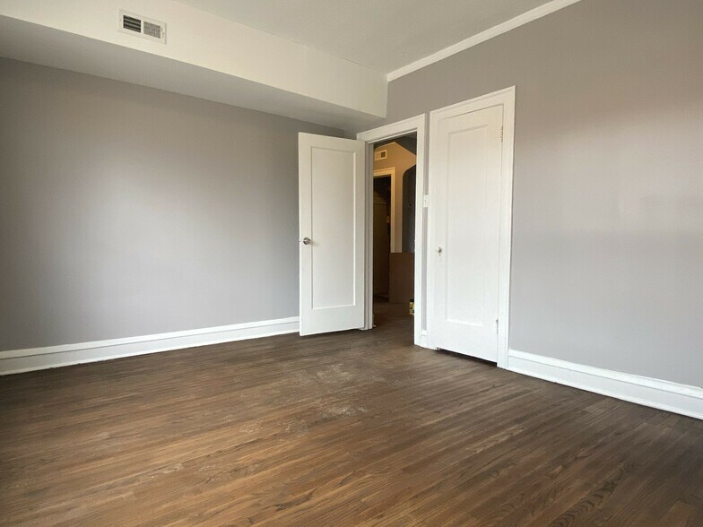 More Photos Of 7600 S Phillips Ave, Chicago Apartments For Sale