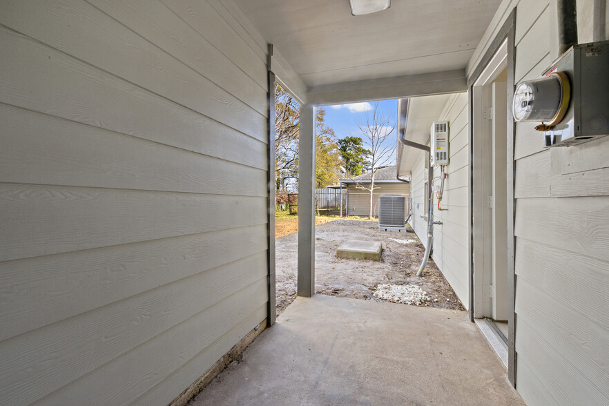 More Photos Of 15605 Woodforest Blvd, Channelview Office For Lease