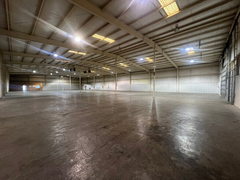More Photos Of 1815 Baker Rd, High Point Warehouse For Lease
