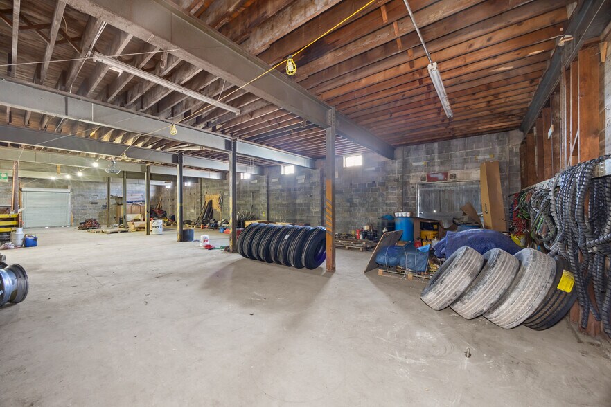 More Photos Of 406 N Union St, Dwight Truck Terminal For Lease