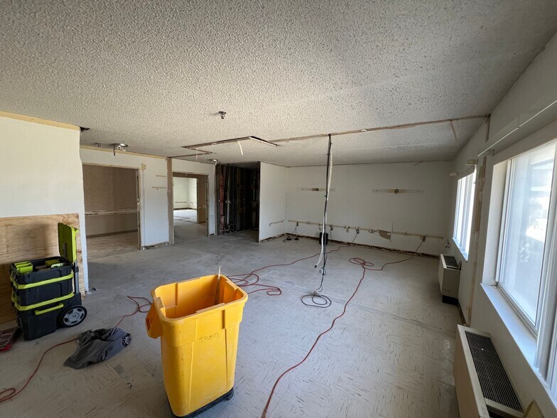 More Photos Of 1110 W 11th St, Concordia Apartments For Sale