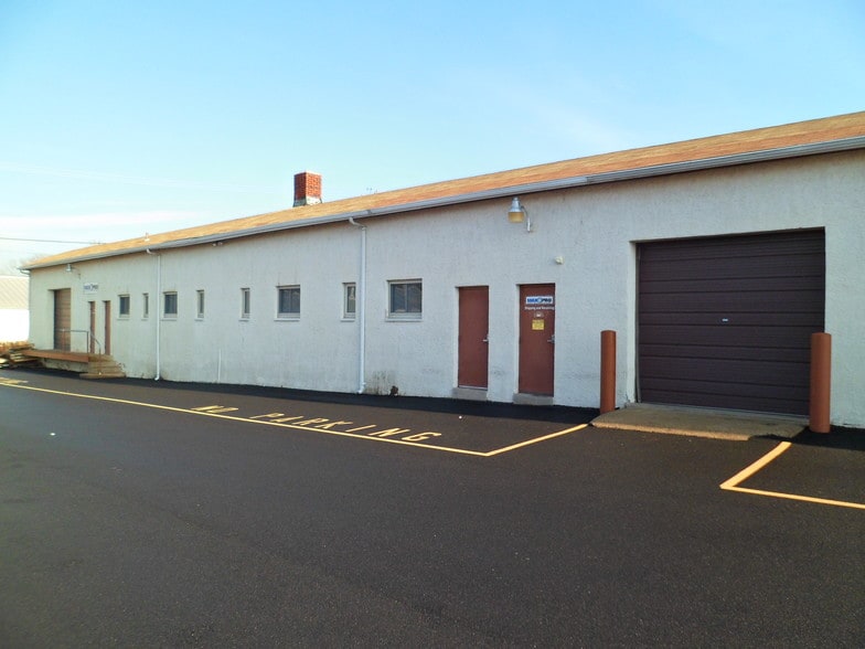 More Photos Of 418 Caredean Dr, Horsham Township Light Distribution For Lease